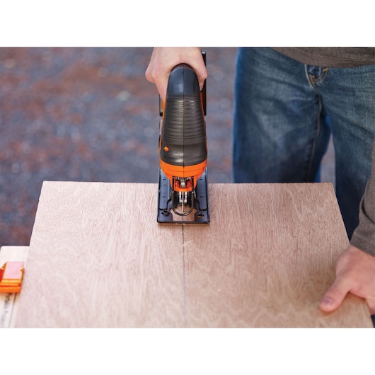 Photo of BLACKDECKER jigsaw BCK22S1S cutting wood from top view.