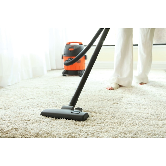 BLACKDECKER BDWD20 wet-dry vacuum cleaning light-colored carpet, front angle.